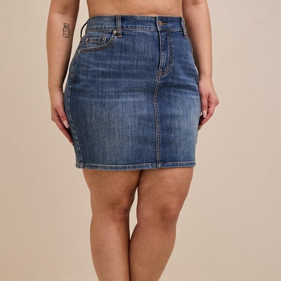 Torrid - Mini Denim Straight Skirt in Medium Wash - Picture 1 of 11